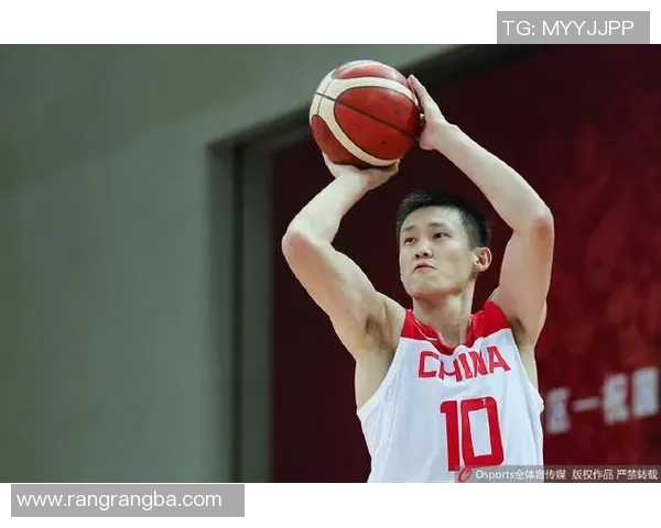 周鹏:从篮球场上的巨星到社会责任的践行者,如何影响年轻一代的成长与发展 周鹏:从篮球场上的巨星到社会责任的践行者,如何影响年轻一代的成长与发展