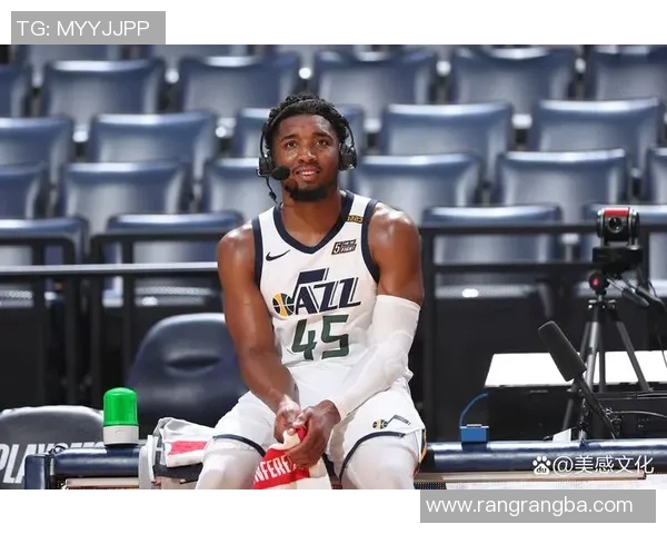 多诺万米切尔领衔球队奋勇争先展现篮球魅力与个人风采